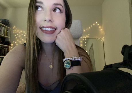 巨乳のマンコOnlyFans アートヌード 写真