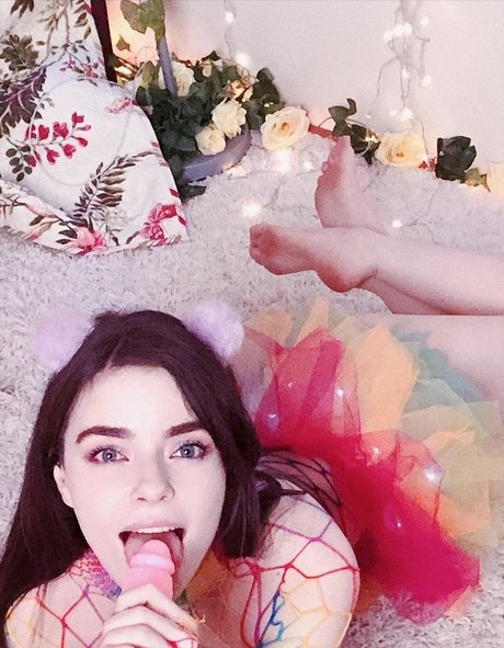 チェコのティーンズOnlyFans セクシーヌード 画像