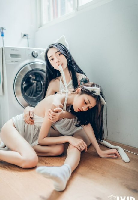 大きなお尻のアジア人OnlyFans アート裸 画像