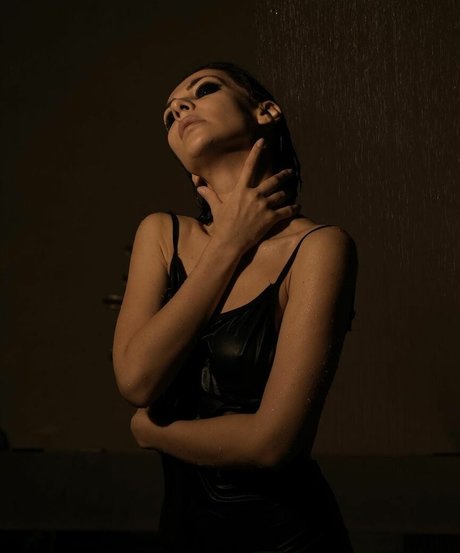 寝取られ異人種間OnlyFans セクシー裸 画像