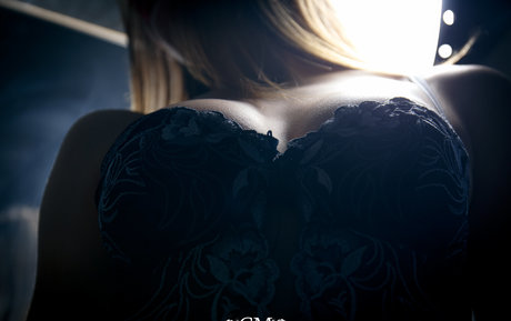 痩せたブロンドのOnlyFans ポルノ ギャラリー