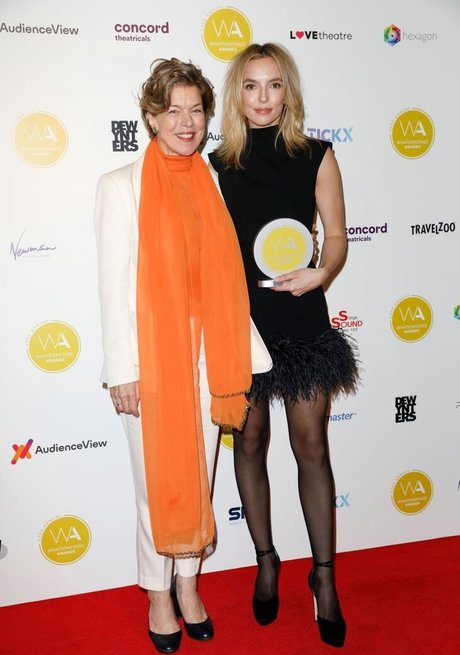 アーミーガールズオンリーファン アート裸 画像