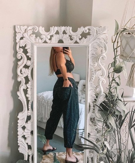 大きな黒いお尻のOnlyFans セクシーヌード 画像