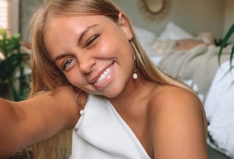 Madison Mclachlan ヌードモデル 写真