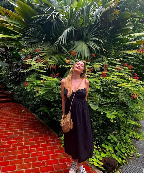 客室乗務員 OnlyFans ポルノ 写真