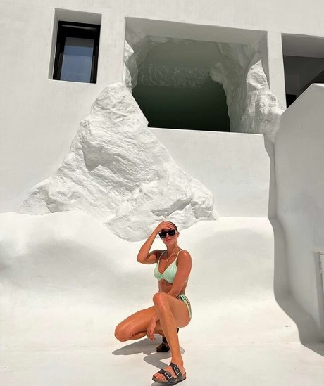 Carlotad26 top profile image