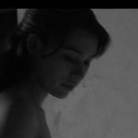 DMV オンリーファン セクシー裸 画像