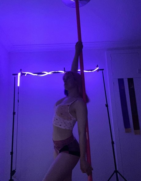 ニューハーフ 熟女 OnlyFans 美しい裸 写真