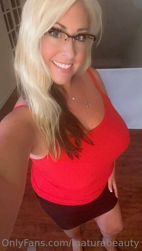 BBW 教師 OnlyFans 美しいヌード 写真