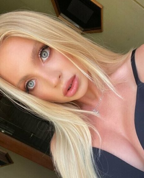 クソなOnlyFans セクシーヌード 画像