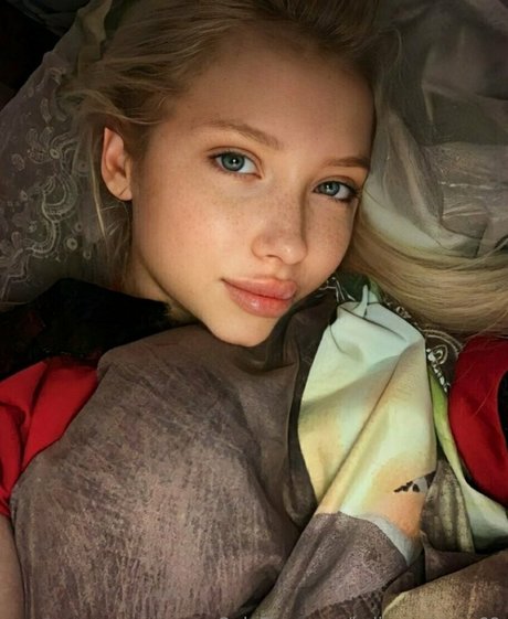 曲線美のティーンズOnlyFans ポルノグラフィック ギャラリー