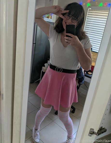 artemislunaaa スター 裸 写真