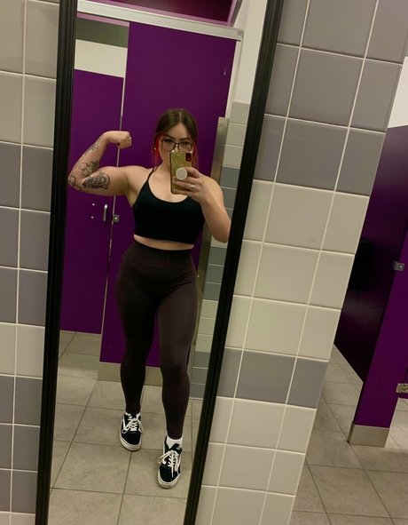 Caitrs ポルノモデル 写真