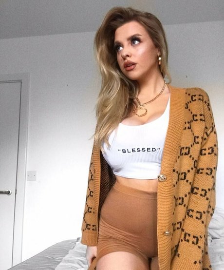 曲線美の赤毛OnlyFans ホット裸 写真