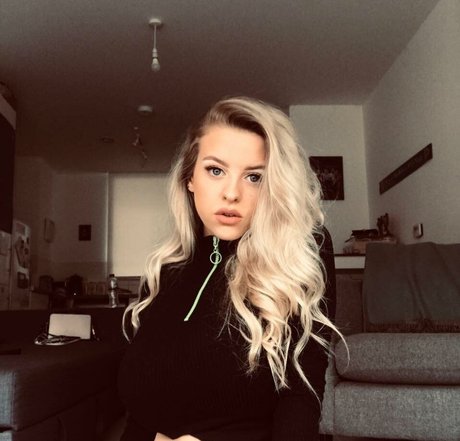 裸のプリンセスOnlyFans 美しい ギャラリー