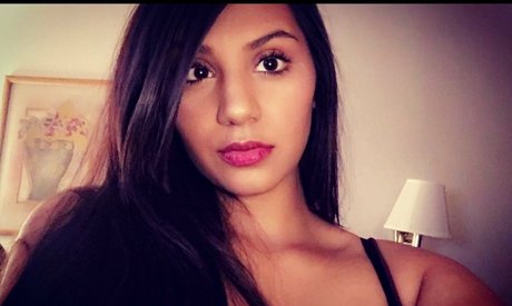 priyasinghxxx セクシーなスター 写真