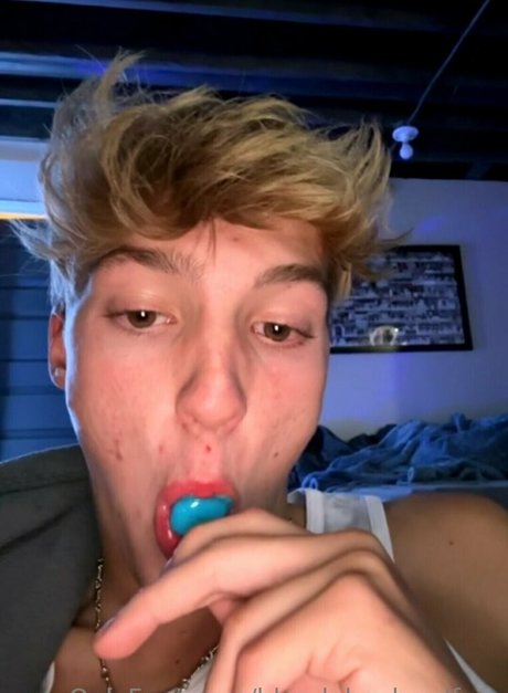 blondeboybradfree 美しいモデル 写真