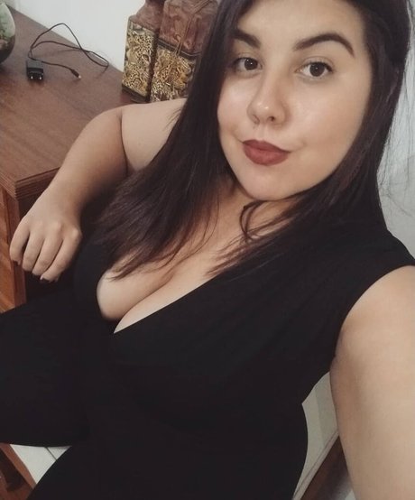 金髪の小柄なOnlyFans ホット裸 画像