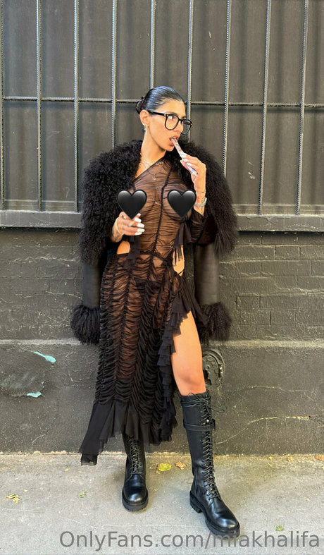 miakhalifa アダルトモデル 写真