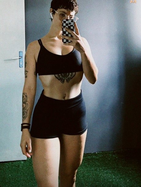 裸のトゥインクOnlyFans セクシー アーカイブ