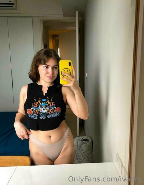 ivabrg エロティックなモデル 写真