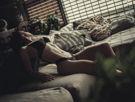 NIkkole Teja ポルノスター 裸 写真