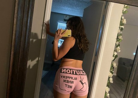 エモオンリーファン ヌード 写真