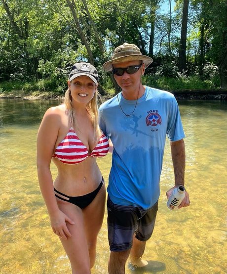 DMV オンリーファン ホットヌード 画像