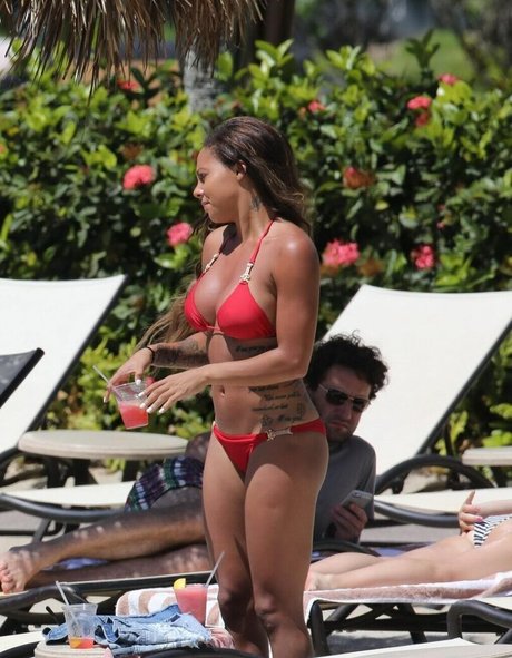 Sydney Leroux xxxポルノスター 写真