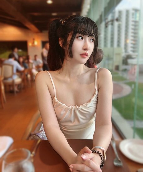 興奮した熟女OnlyFans 美しい裸 ギャラリー