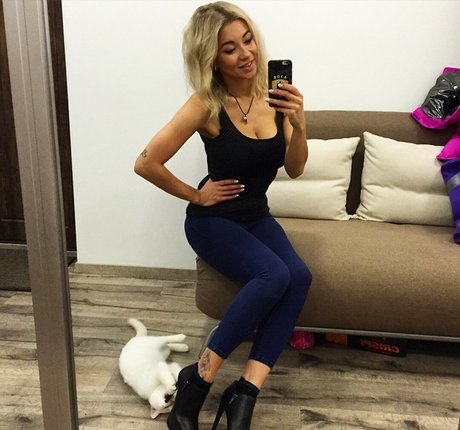 ティーンプッシーOnlyFans 無料裸 画像