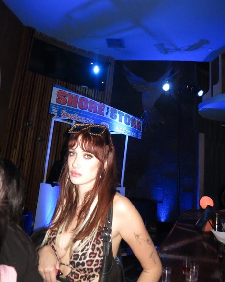 若い熟女OnlyFans アート裸 写真