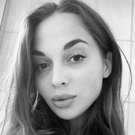 若いティーンのOnlyFans 無料ヌード 写真