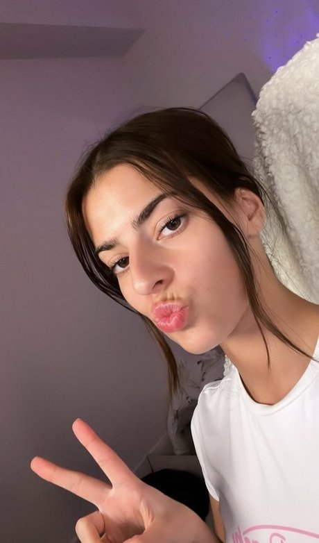 ブルネットの看護師OnlyFans セクシーヌード 画像