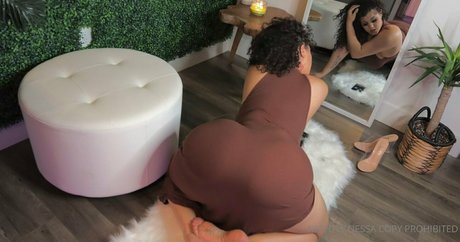 大きな乳首OnlyFans ポルノ 写真