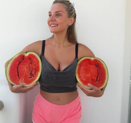 Lady Gorbunova ポルノスター トップ 写真