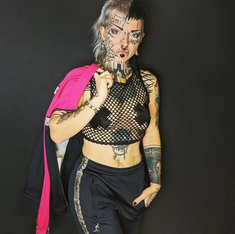 母乳オンリーファン ポルノグラフィック 写真