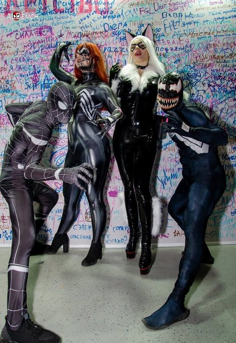 小人エボニーOnlyFans ヌード 画像