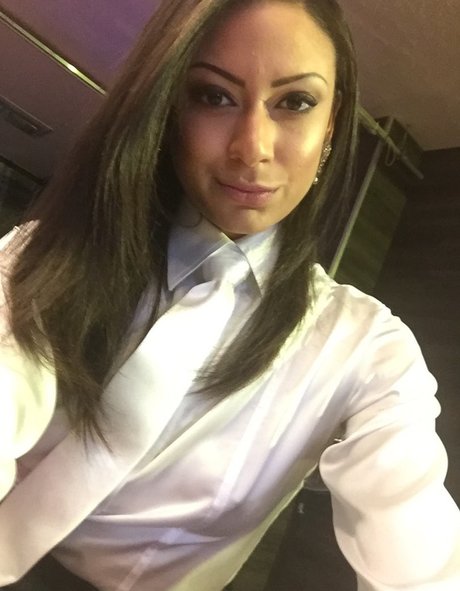 Cassie Del Isla 完璧なポルノスター ギャラリー