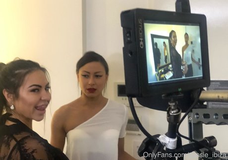 Cassie Del Isla アートモデル 写真