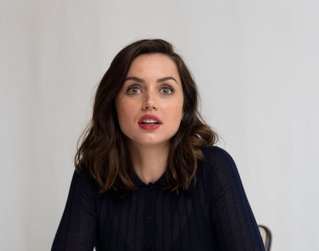 Ana De Armas アダルトモデル 画像