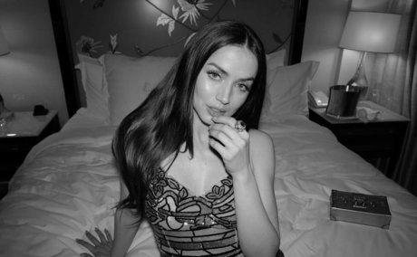 Ana De Armas ヌードモデル ギャラリー