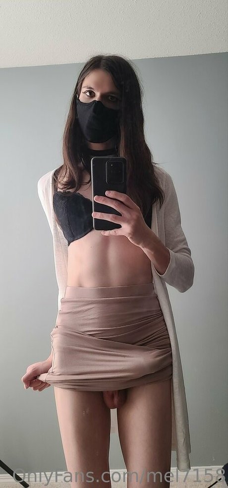 小柄なブロンドの熟女OnlyFans アートポルノ 写真