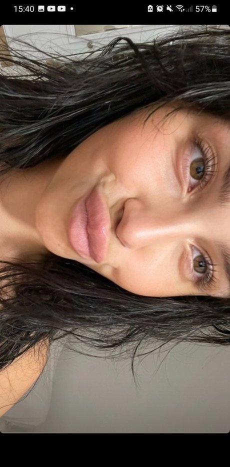 Claudia Tihan セックスモデル ギャラリー