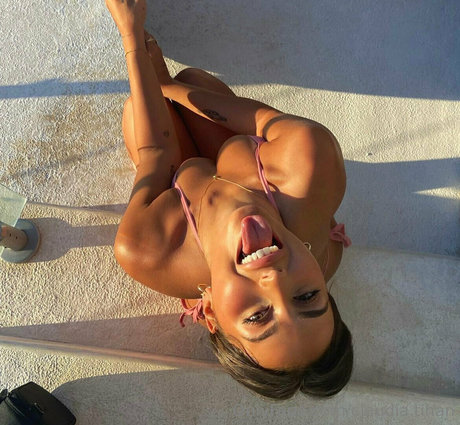 Claudia Tihan ポルノスター 可愛い 写真