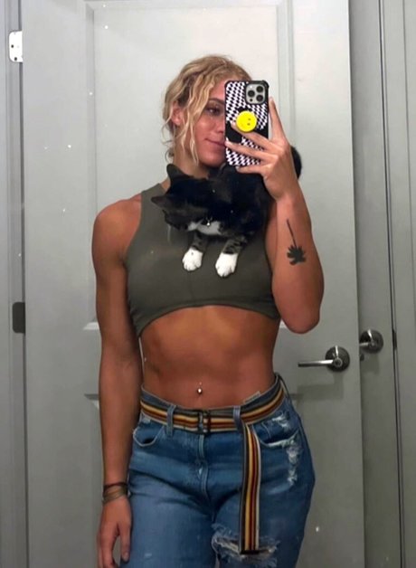 公共の場での猫のOnlyFans 可愛い 画像