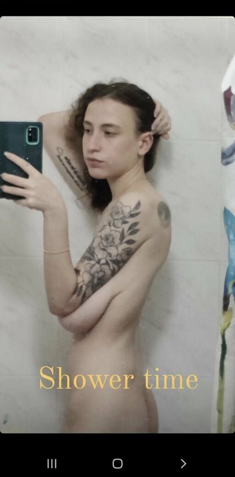 アジア人のタトゥー OnlyFans エロチック アーカイブ