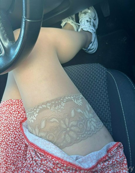 floraivyfree top profile image