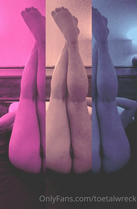 toetalwreck かわいいポルノスター 写真