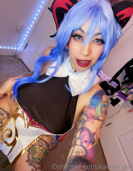 金髪ストリップOnlyFans セクシー 画像